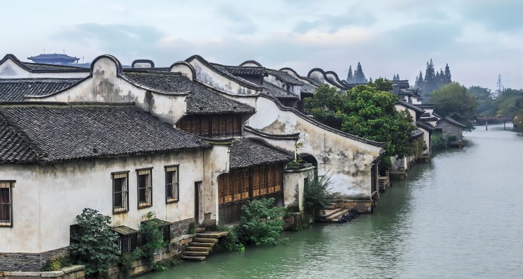 华东六市、瘦西湖夜游、三国城、同济大学  上海迪士尼、水乡乌镇双飞七日游